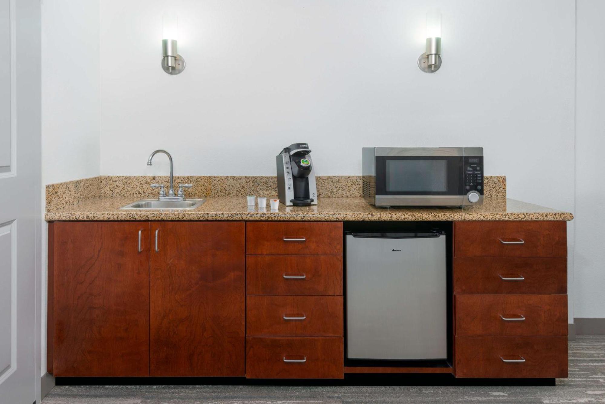 Hilton Garden Inn Tampa Riverview Brandon Exteriör bild